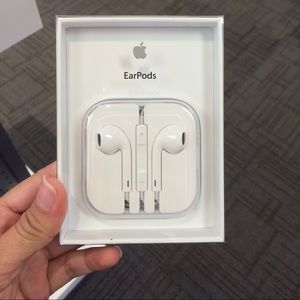 Apple headphones & Mophie case bundle deal