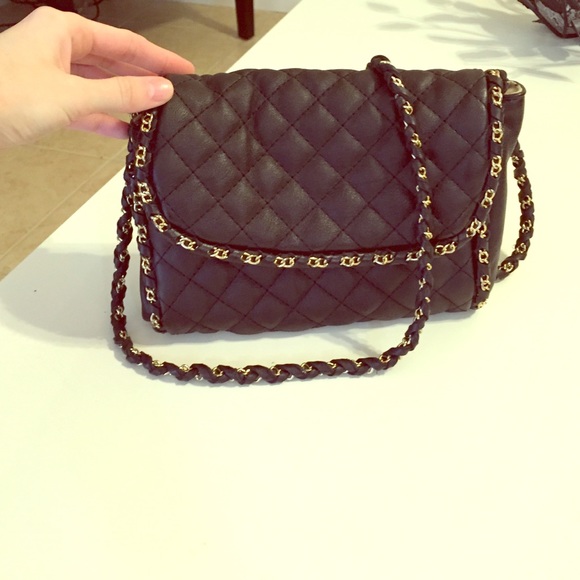 Black shoulder bag/cross body with gold accents - Picture 1 of 2