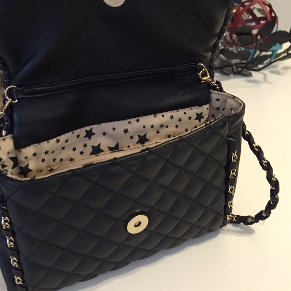 Black shoulder bag/cross body with gold accents - Picture 2 of 2