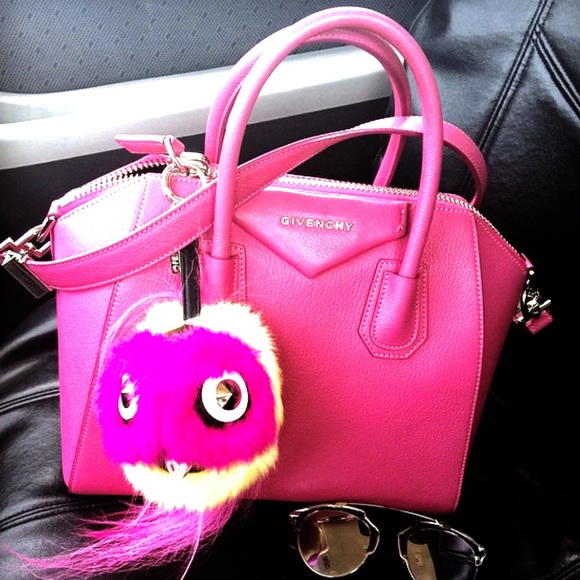 SOLD-GIVENCHY SugarGrained Goatskin Small Antigona - Picture 4 of 4