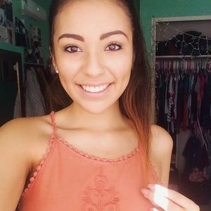 Meet your Posher, Roxanne