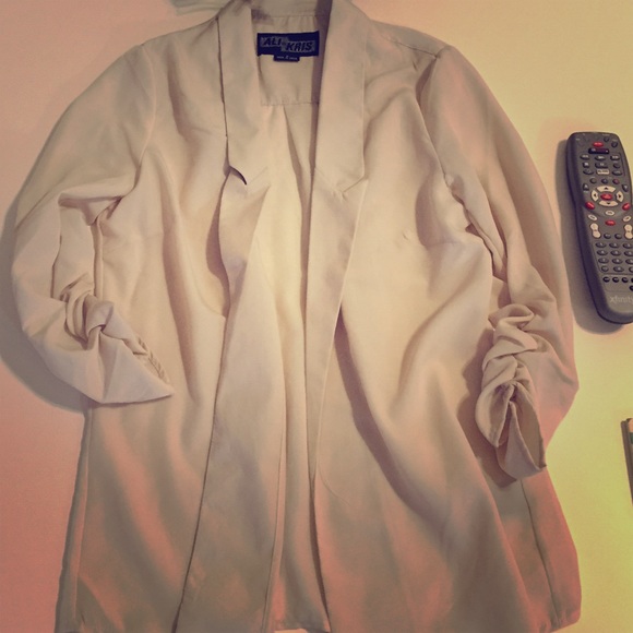 Ali & Kris Jackets & Blazers - Ali and Kris white blazer