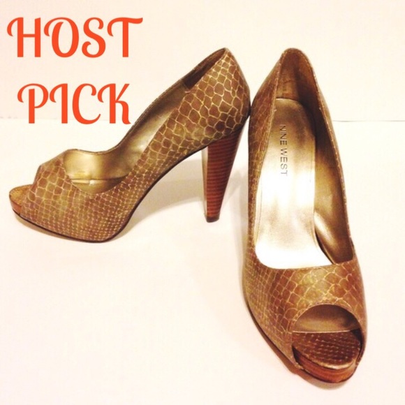 🎉HOST PICK 🎉Nine West gold snake print heels