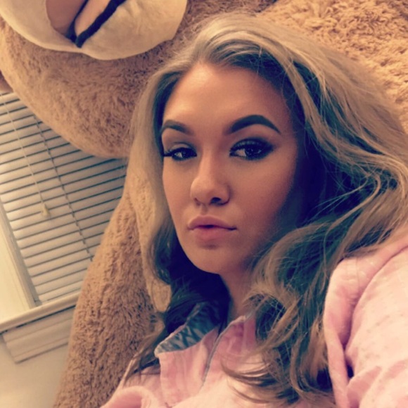 Meet your Posher, Haley - Picture 1 of 1