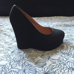 Black wedge heel