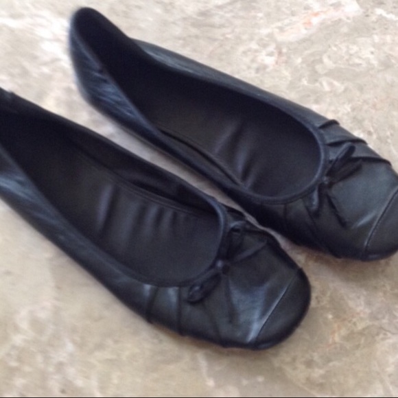 Cute black ballet flats - size 11