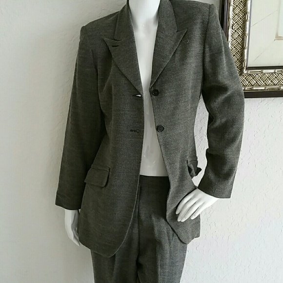 Sleek and modern pantsuit - Picture 4 of 4