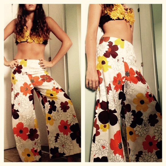 🚫SOLD Vintage 70's retro flower bell bottoms - Picture 4 of 4