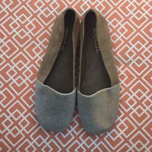 NEW Mr. Softie leather flats from Aerosoles