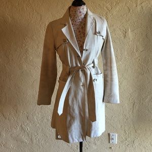 100% Leather Trench Coat in Pearl
