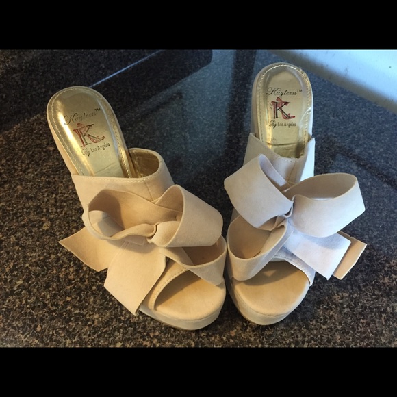 Nude Wedges