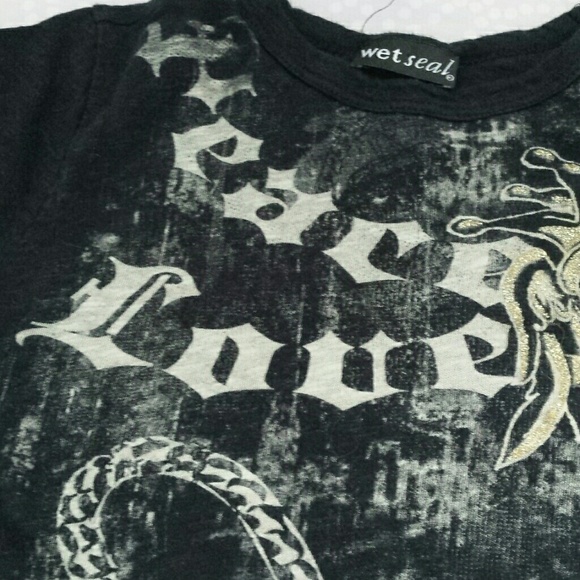 Wet seal t-shirt - Picture 3 of 3