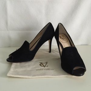 VC Signature NEW Suede peep toe pumps