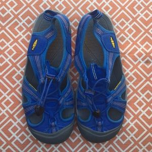 Blue womans KEEN shoes