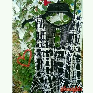 ✨Body Central Black White Top✨