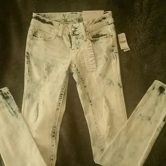 Almost Famous jeans - Picture 1 of 3