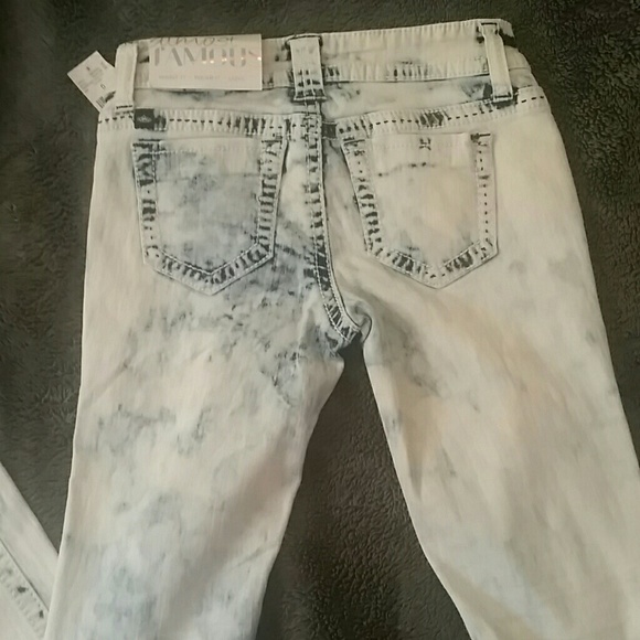 Almost Famous jeans - Picture 3 of 3