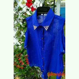 ✨Blue Top with Gold✨