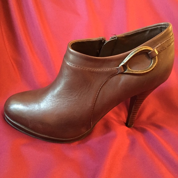 Reba Shoes - Reba high heeled booties