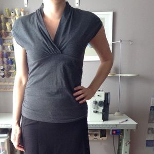 Super soft Kenneth Cole vneck tee