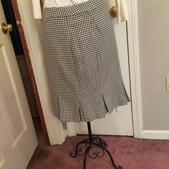 ANN TAYLOR CREAM/BLACK PRiNT PENCIL SKIRT - Picture 2 of 3