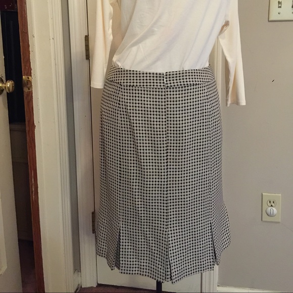 ANN TAYLOR CREAM/BLACK PRiNT PENCIL SKIRT - Picture 3 of 3