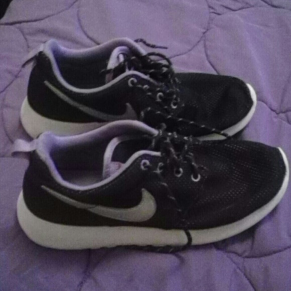 Roshes nike sneakers