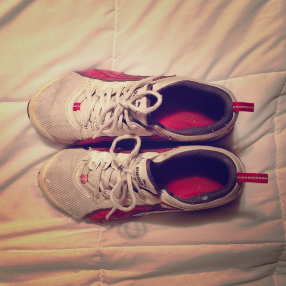 Puma tennis shoes