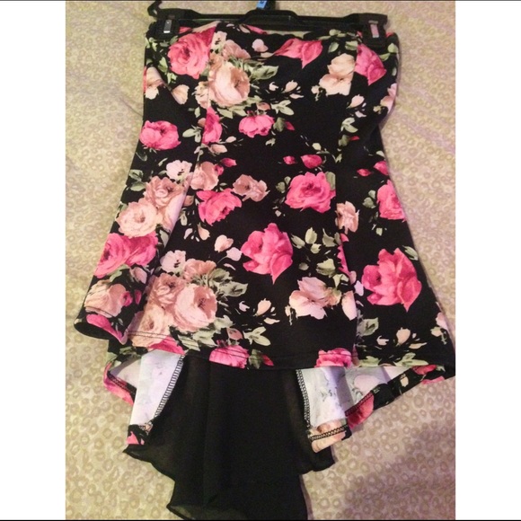 2 strapless flowery dressy shirts 🌸