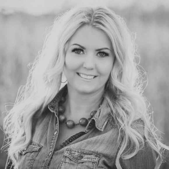 Meet your Posher, Niki - Picture 1 of 1