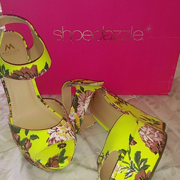 Madison  Shoes - Gorgeous bright lime yellow floral wedges size 8