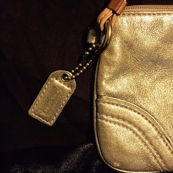 Coach wristlets gold - Picture 2 of 4
