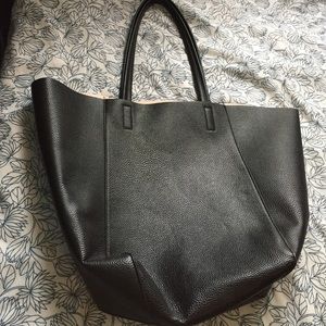 Black shoulder bag