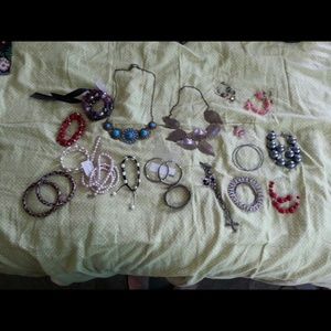 Costume jewelry lot- 20 pieces