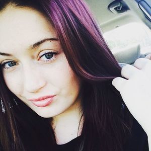 Meet your Posher, Larissa