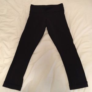 Black lululemon capris