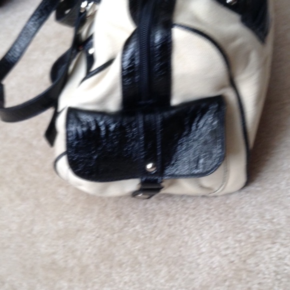 Guess Handbag - Picture 2 of 4
