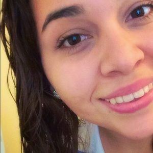 Meet your Posher, Claudia