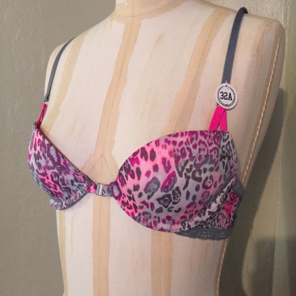 PINK Victoria's Secret Other - 🌟item of the day! VS PINK cheetah Racerback bra!