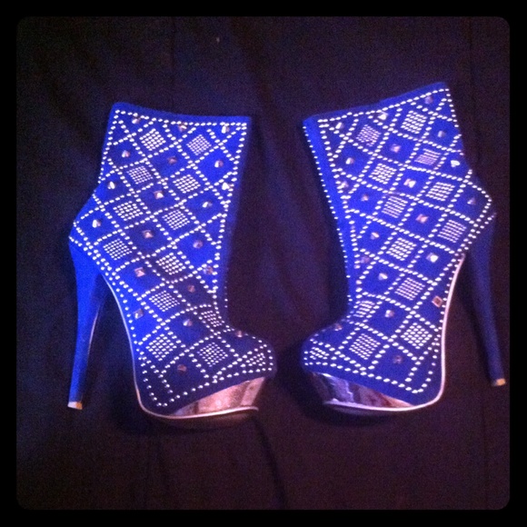 pretty royal Blue Boot worn only acouple times - Picture 1 of 1