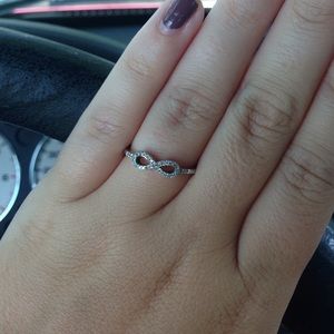 Kay Jewlers infinity diamond ring size 7