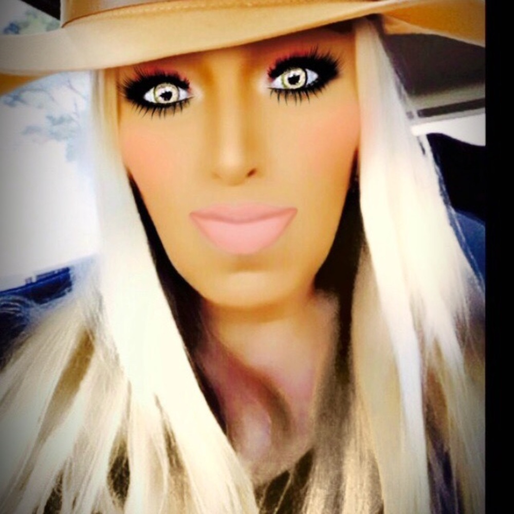 Meet your Posher, Jennifer👱🏼‍♀️𗂑