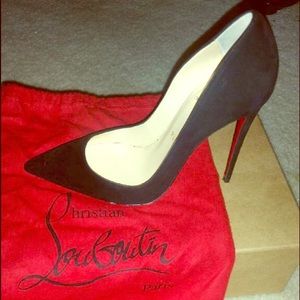 "Sold" Christian louboutin