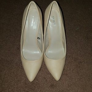 Nude Pumps