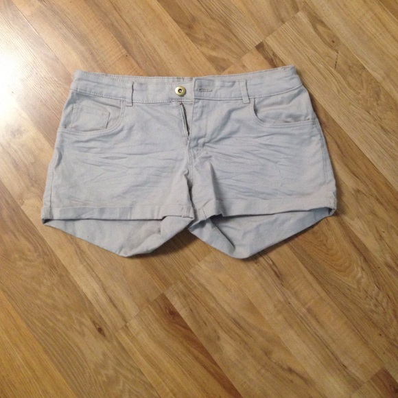 H&M tan shorts - Picture 1 of 3
