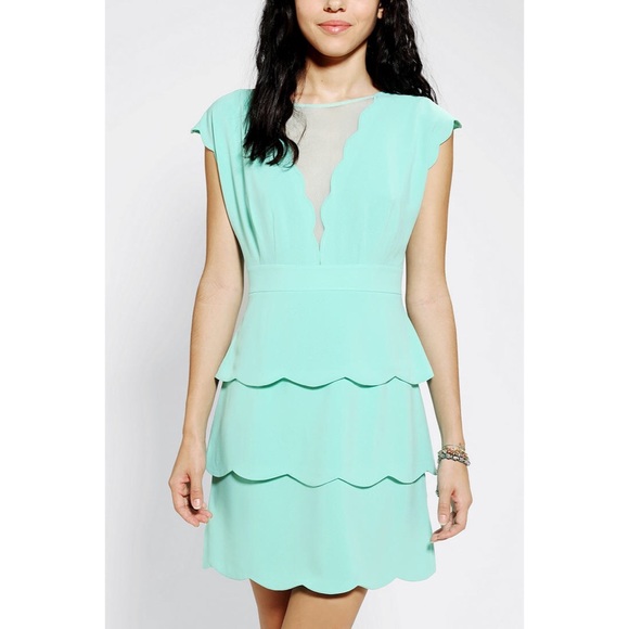White scalloped plunge dress