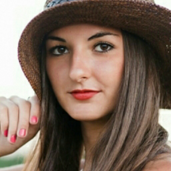 Meet your Posher, Dede - Picture 2 of 5