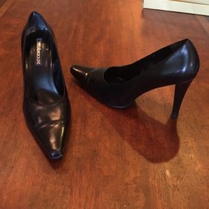 Enzo Angolini black leather pointed toe pump
