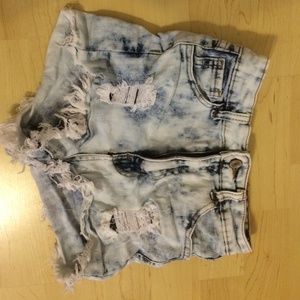 Distressed Highwaisted shorts