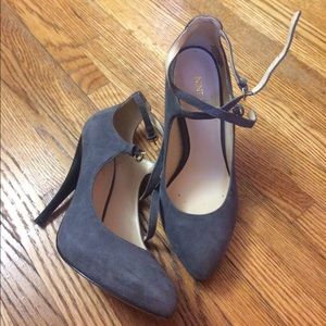 Escarpins Nine West En Daim Gris Taille US 8.5 - Talon Moyen Boucle - Occasion Excellent état